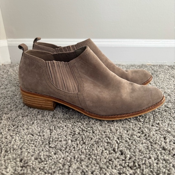 Aldo Taupe Faux Suede Ankle Booties Size 8 - Picture 1 of 10